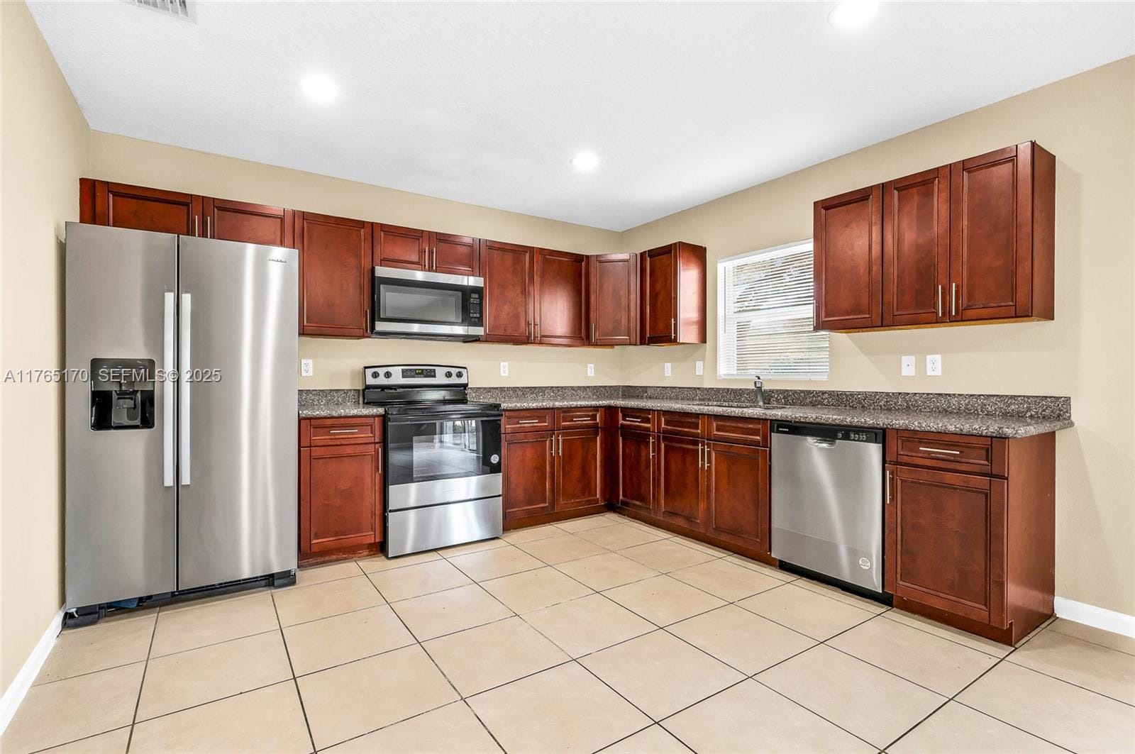 961 SW 15th Street — photo 2