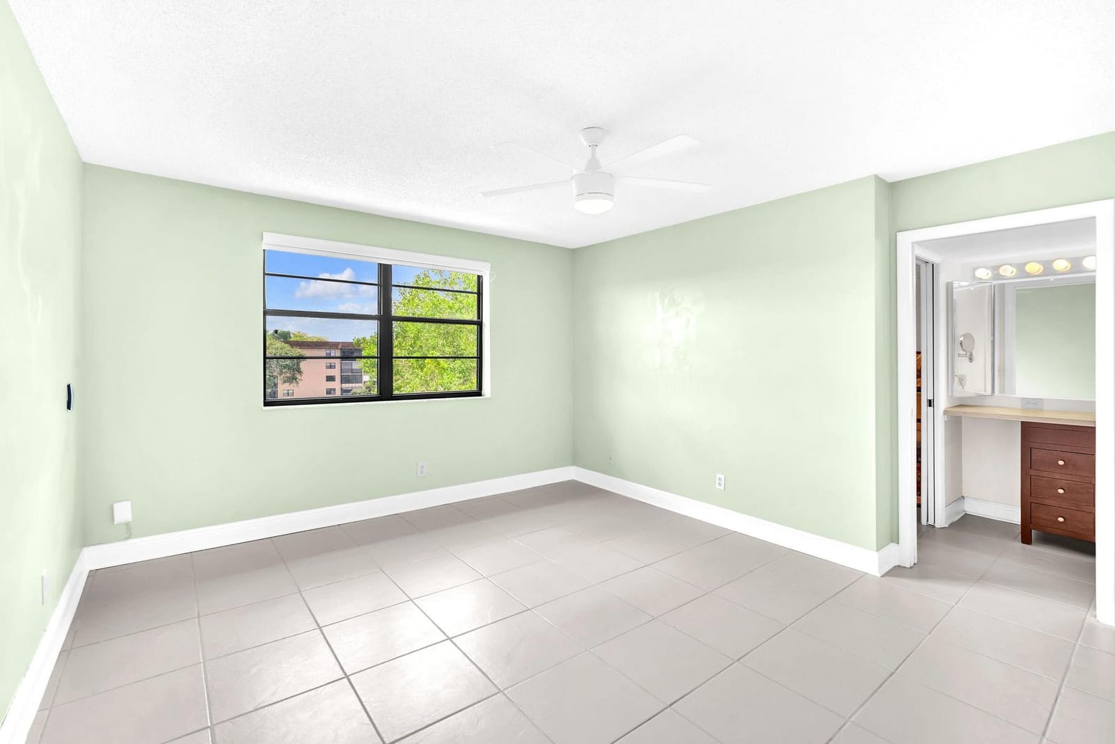 4930 E Sabal Palm Boulevard 414, Tamarac, FL 33319 photo 16