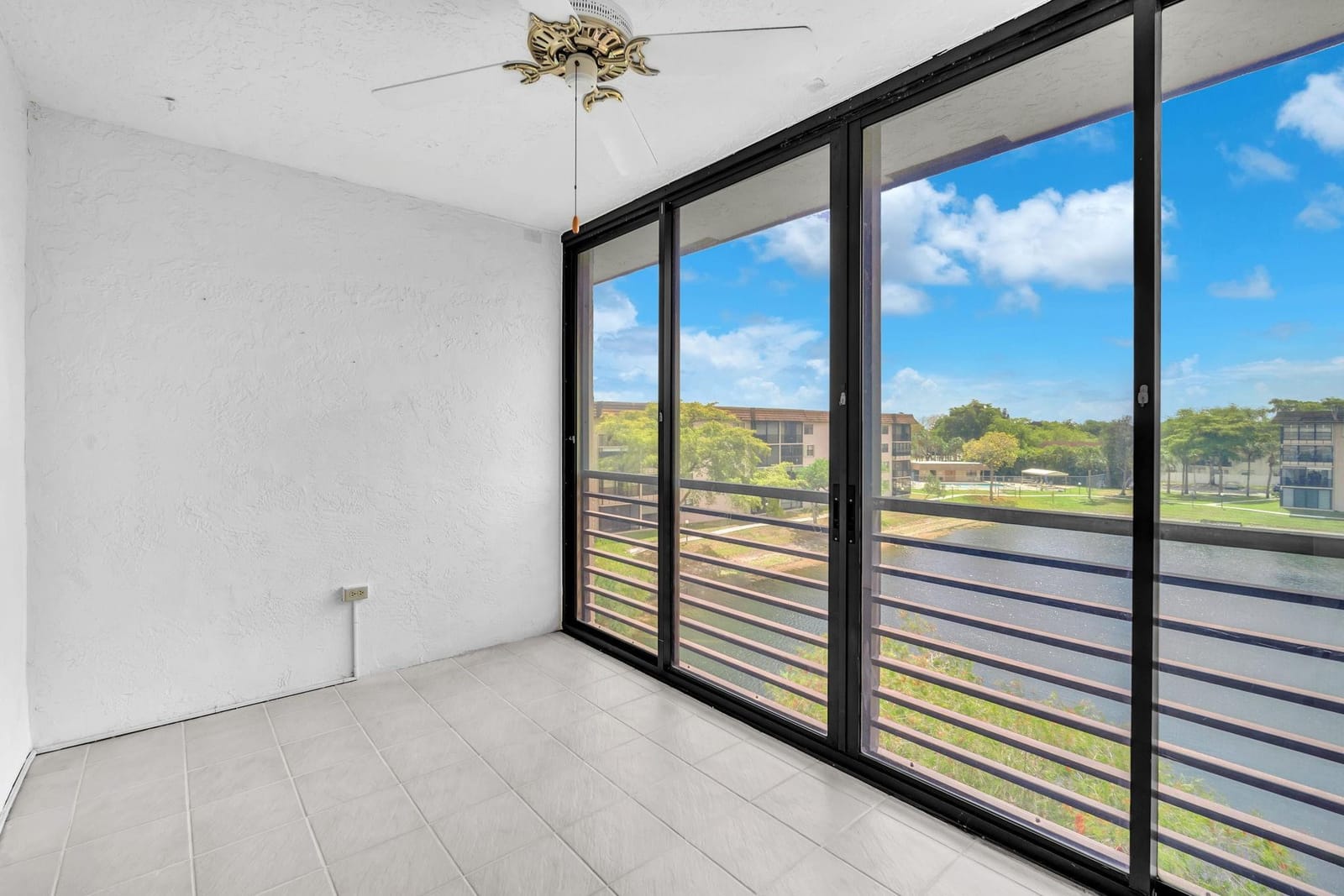 4930 E Sabal Palm Boulevard 414, Tamarac, FL 33319 photo 10