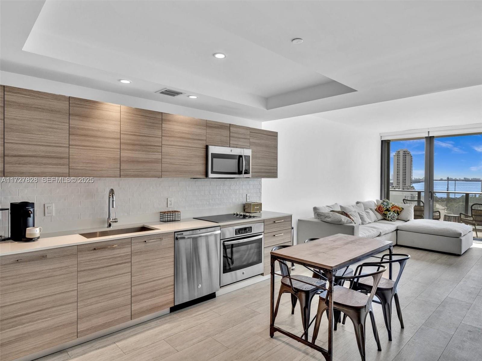 121 NE 34th Street 1005 — photo 12