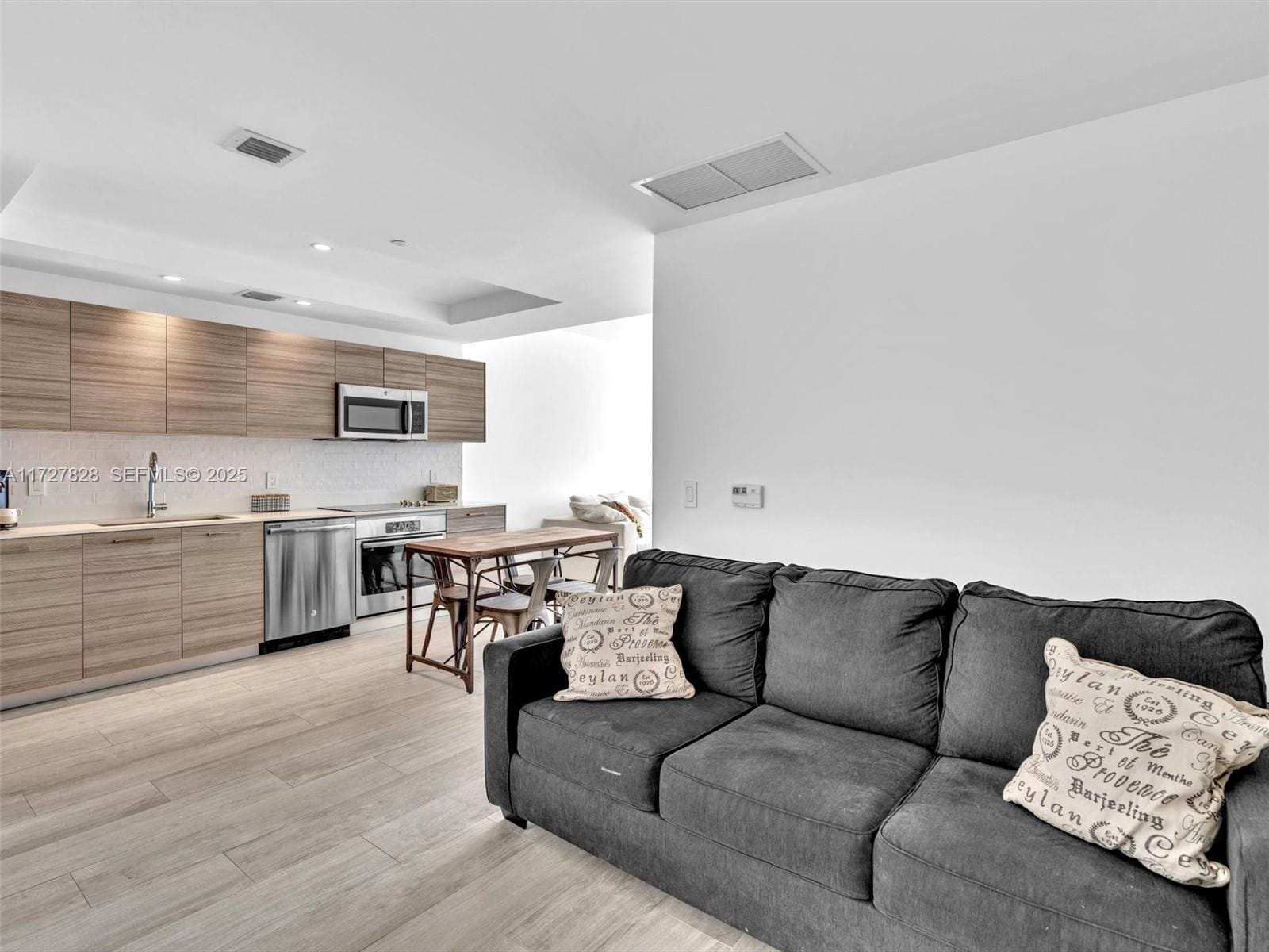 121 NE 34th Street 1005 — photo 7