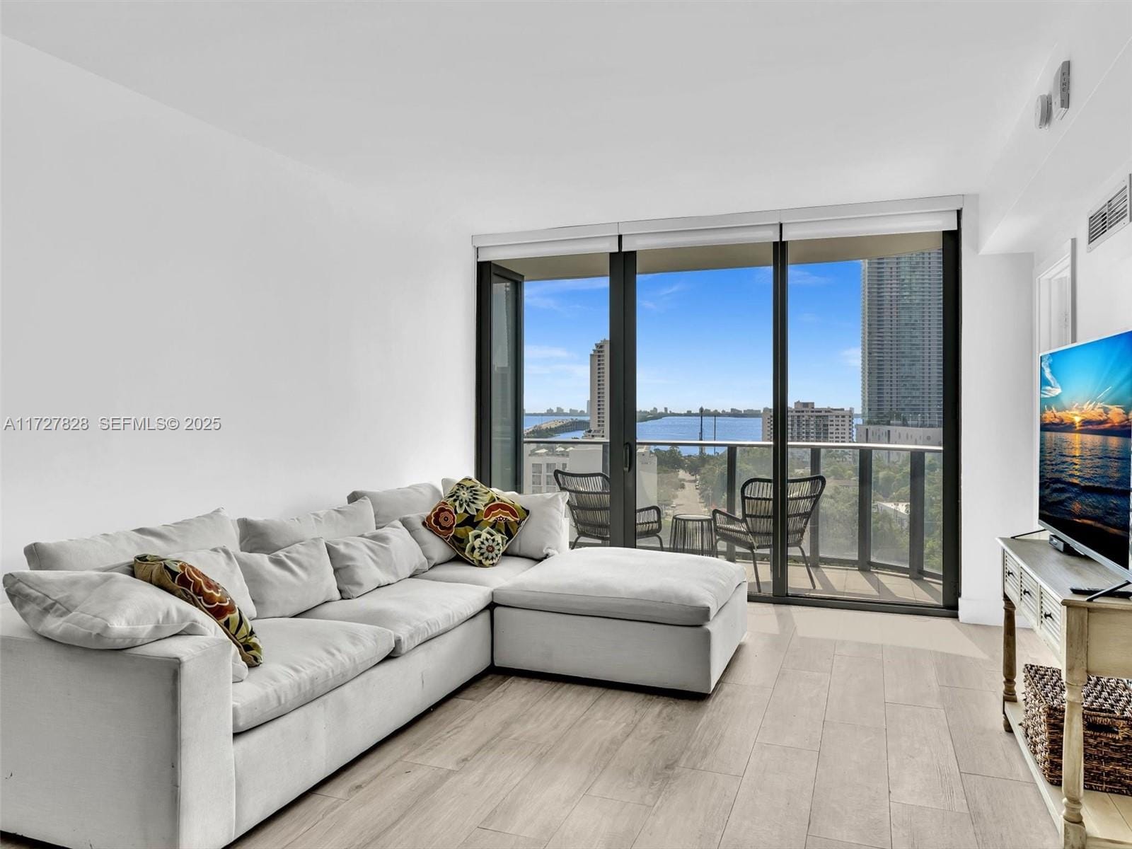 121 NE 34th Street 1005 — photo 10