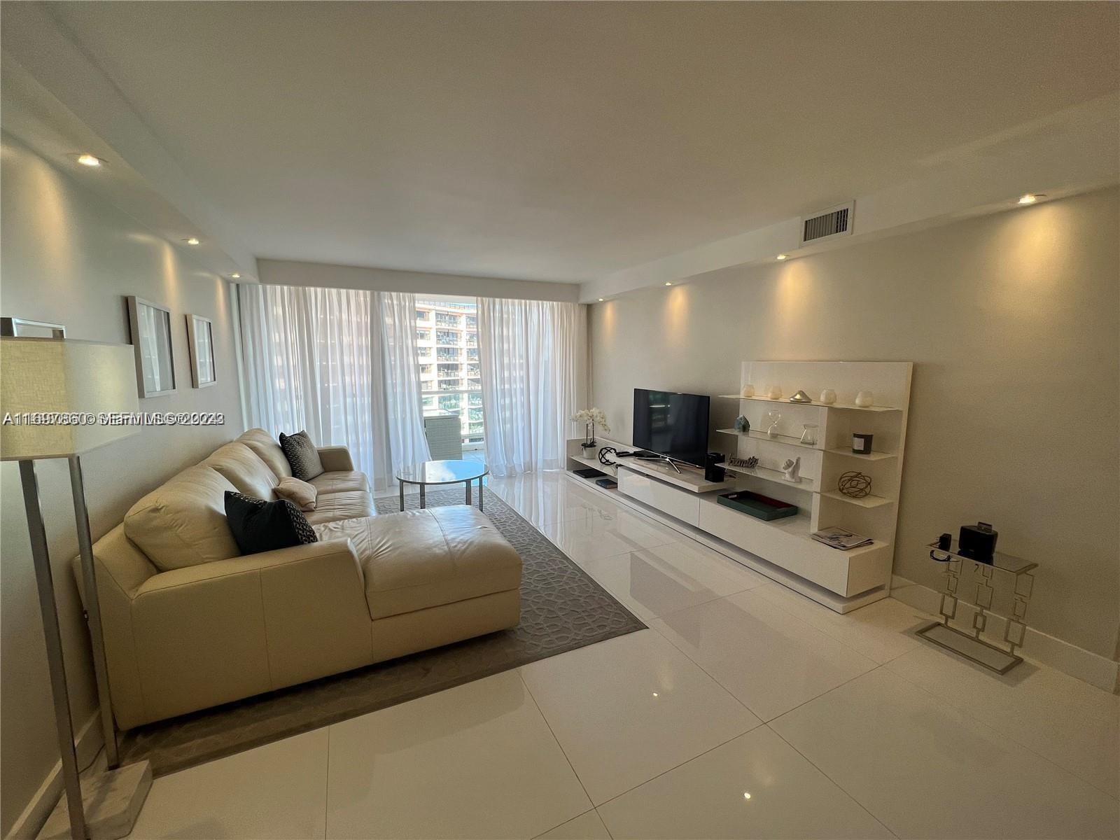 5161 Collins Avenue 1403 — photo 11