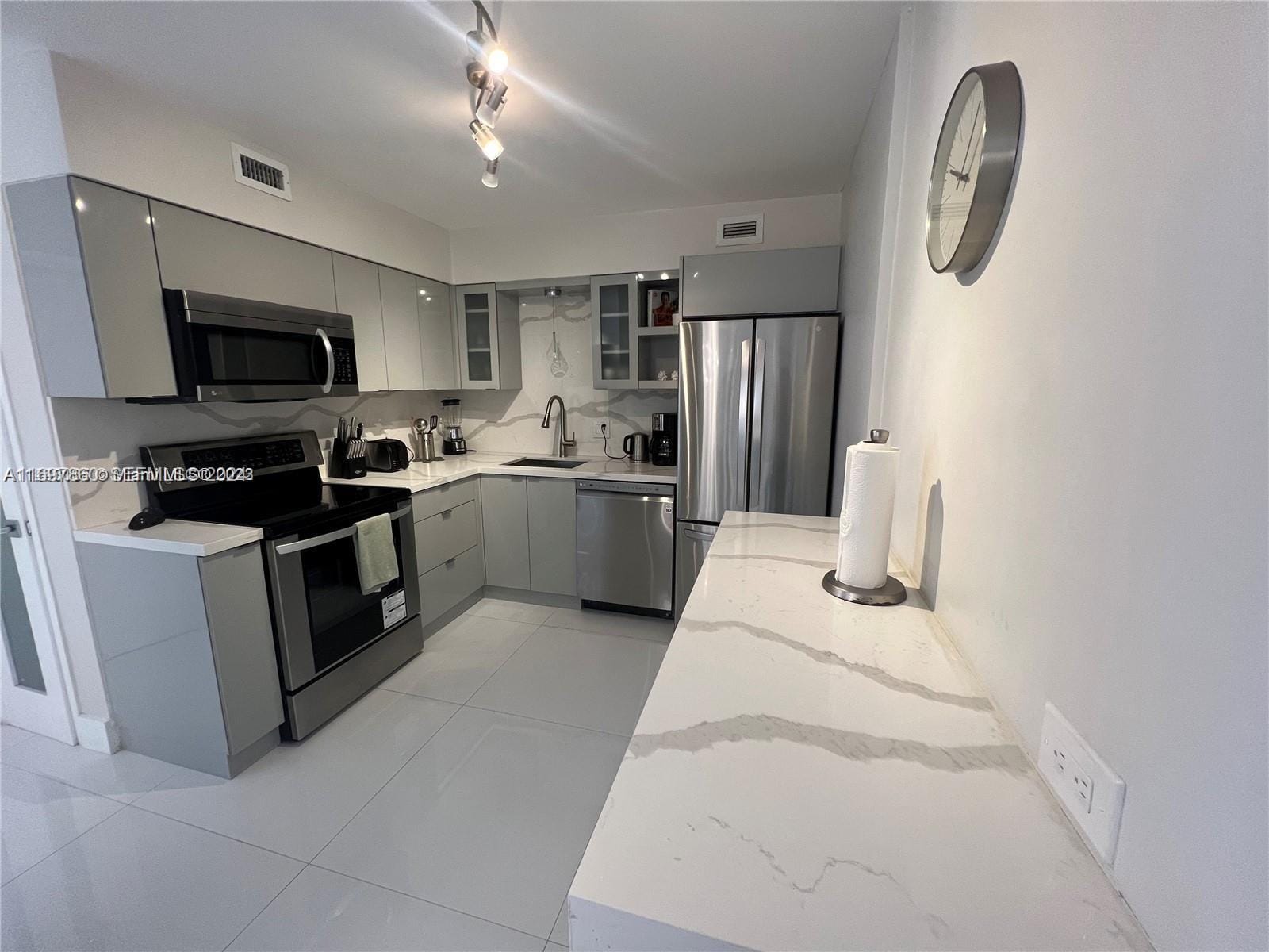 5161 Collins Avenue 1403 — photo 9