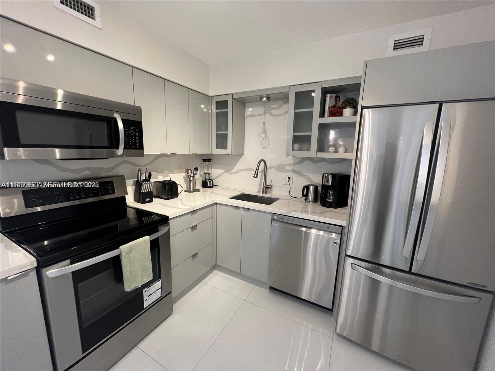 5161 Collins Avenue 1403 — photo 10