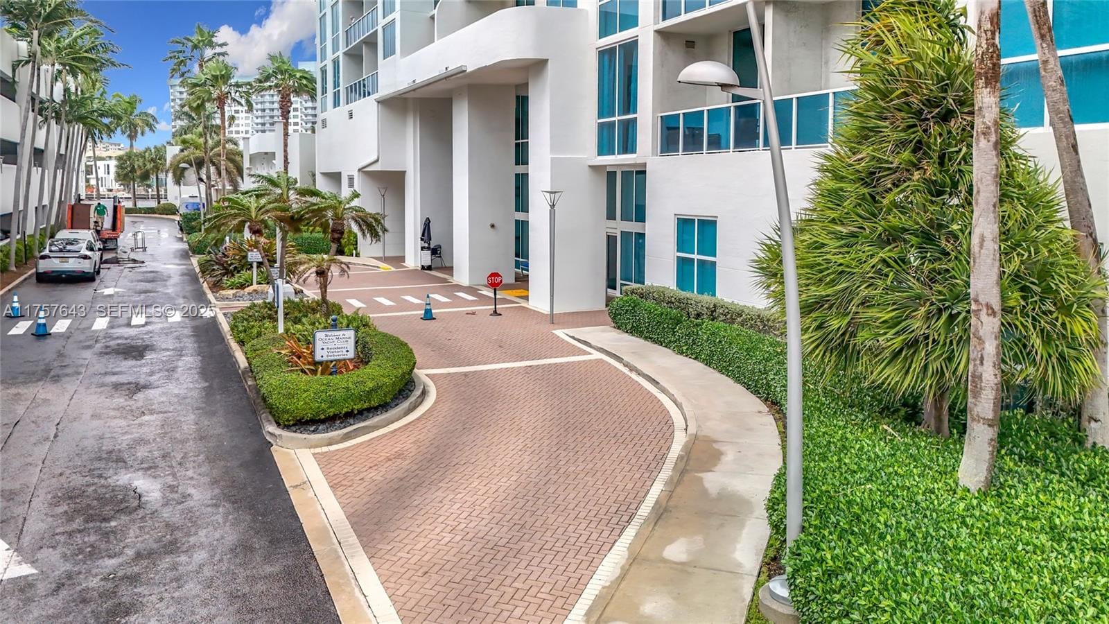 1945 S Ocean Drive 605 — photo 10