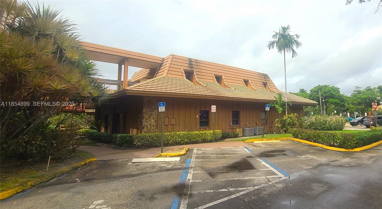 7800 W Oakland Park Boulevard 100 — photo 2