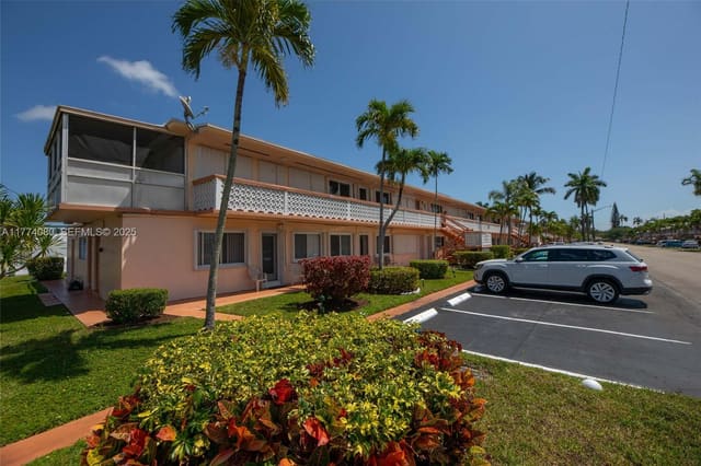 815 SW 11th Avenue 1G, Hallandale Beach, FL 33009