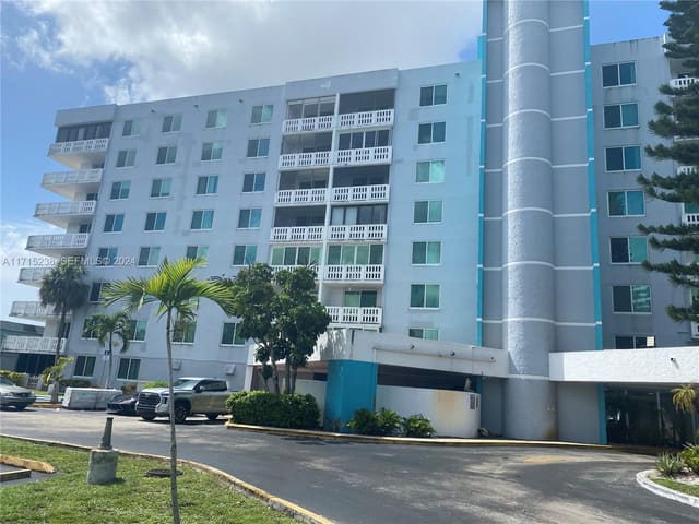 919 Hillcrest Drive 208, Hollywood, FL 33021