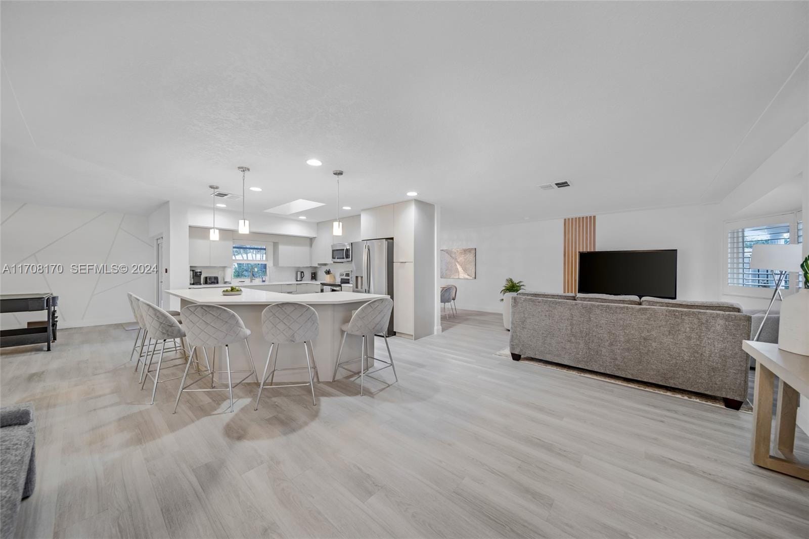 2031 SW 22nd Avenue — photo 5