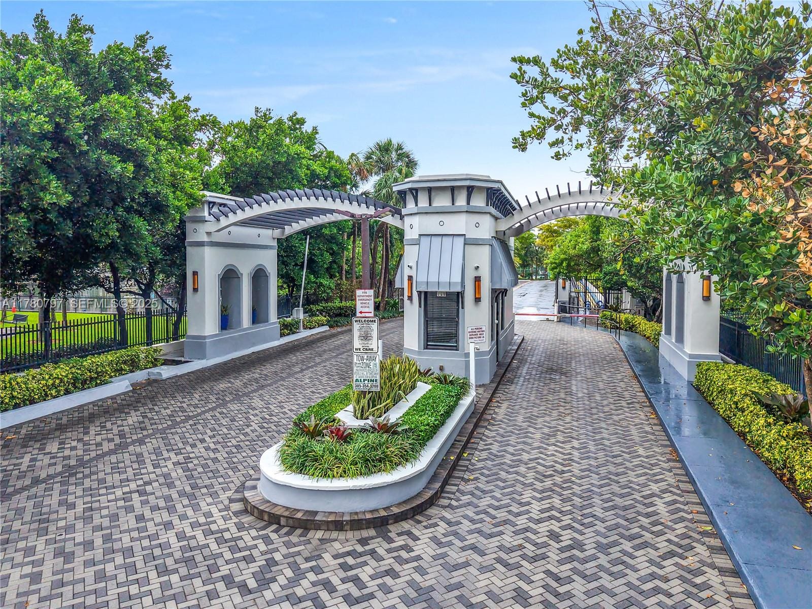 311 Poinciana Drive 801 — photo 5
