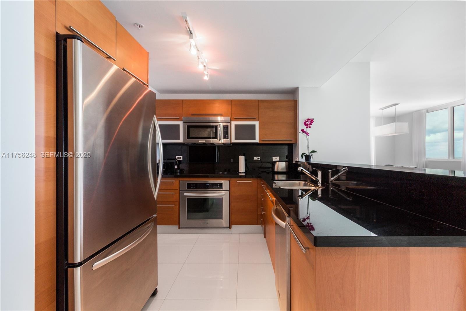253 NE 2nd Street 3702, Miami, FL 33132 photo 11