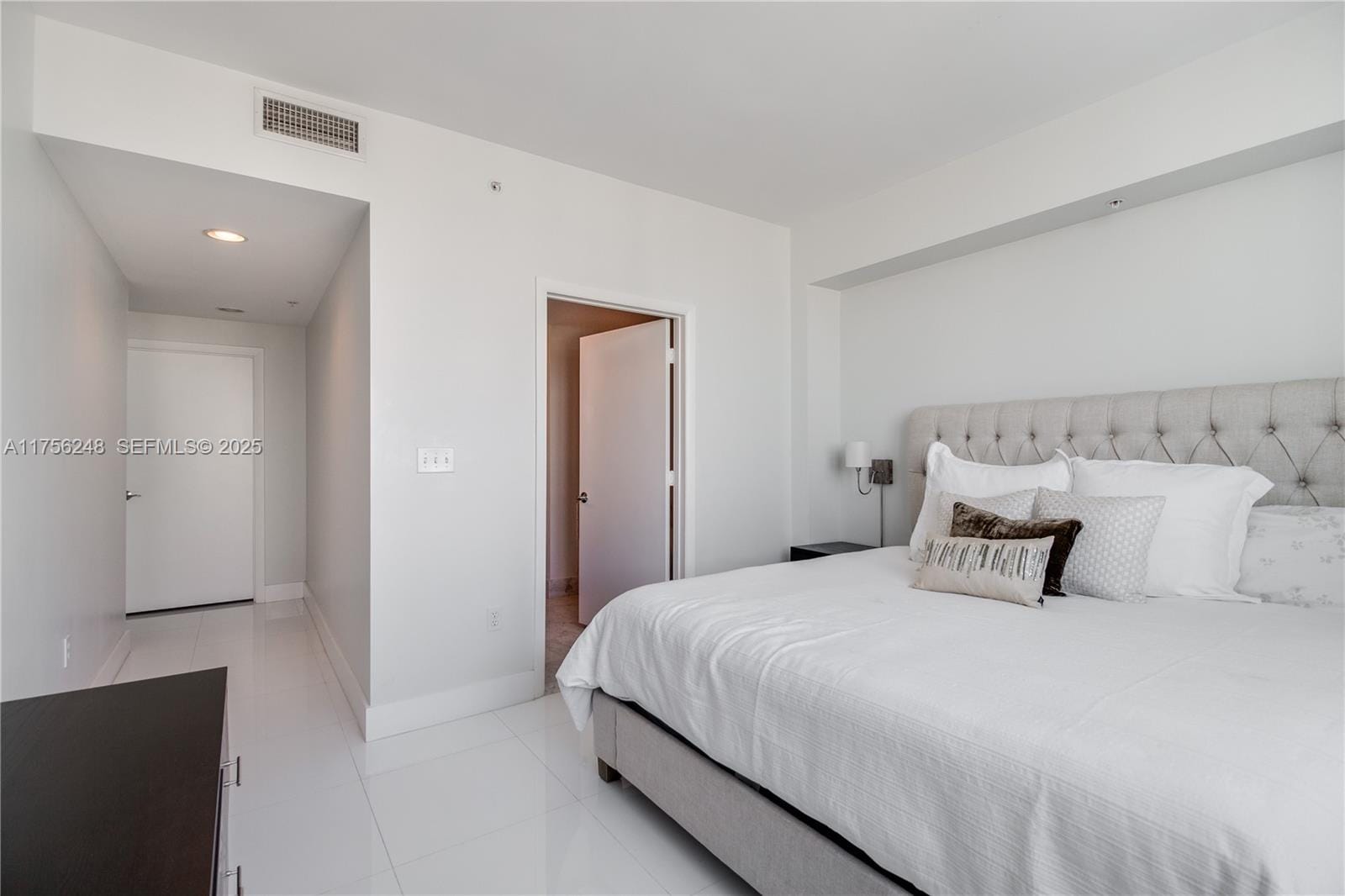 253 NE 2nd Street 3702, Miami, FL 33132 photo 20