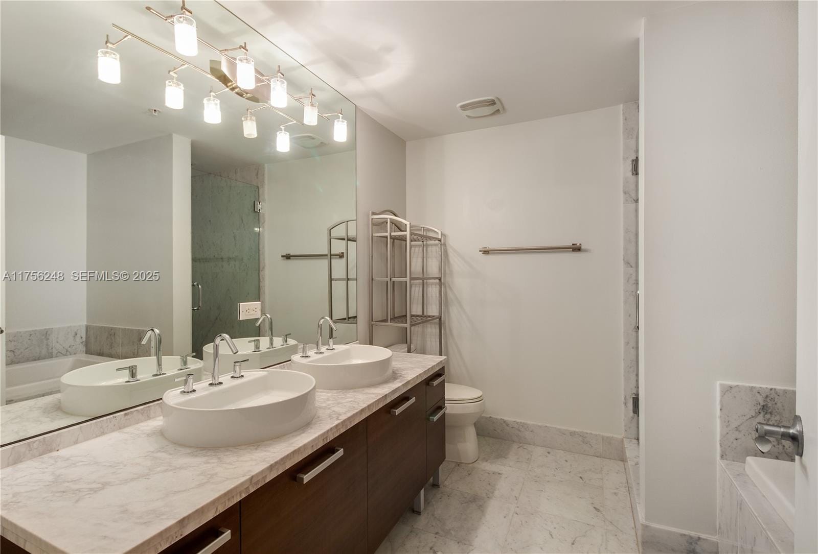 253 NE 2nd Street 3702, Miami, FL 33132 photo 21