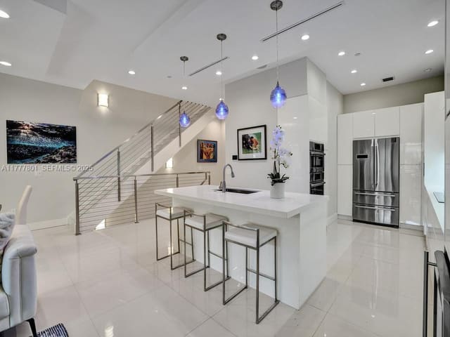 207 NE 13th Avenue 207, sold in Stranahans Sub, Fort Lauderdale, FL