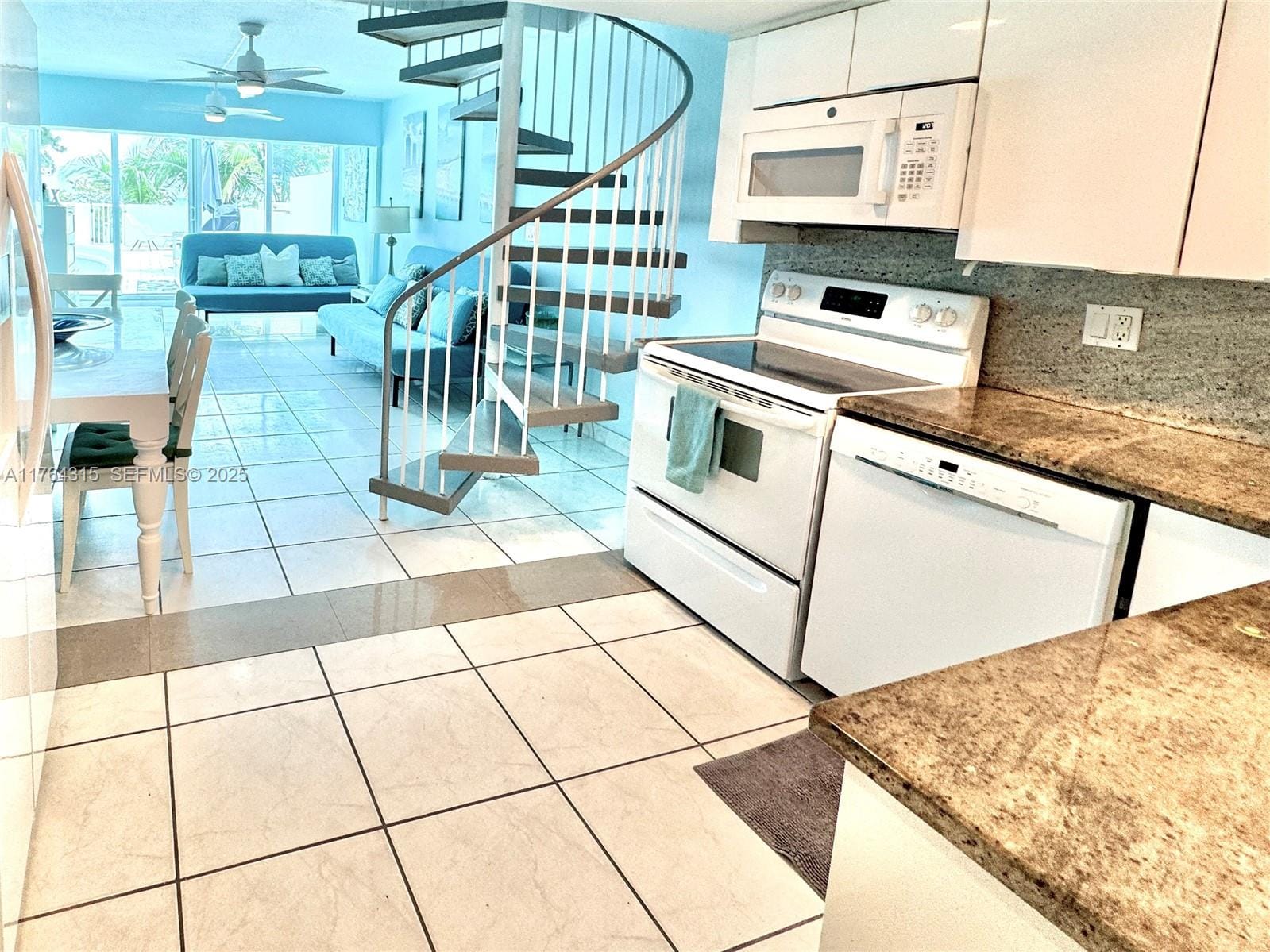 5445 Collins Avenue TH-11 — photo 2