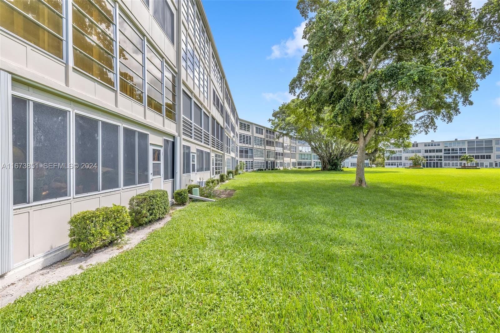 156 E Grantham E 156, Deerfield Beach, FL 33442 photo 29