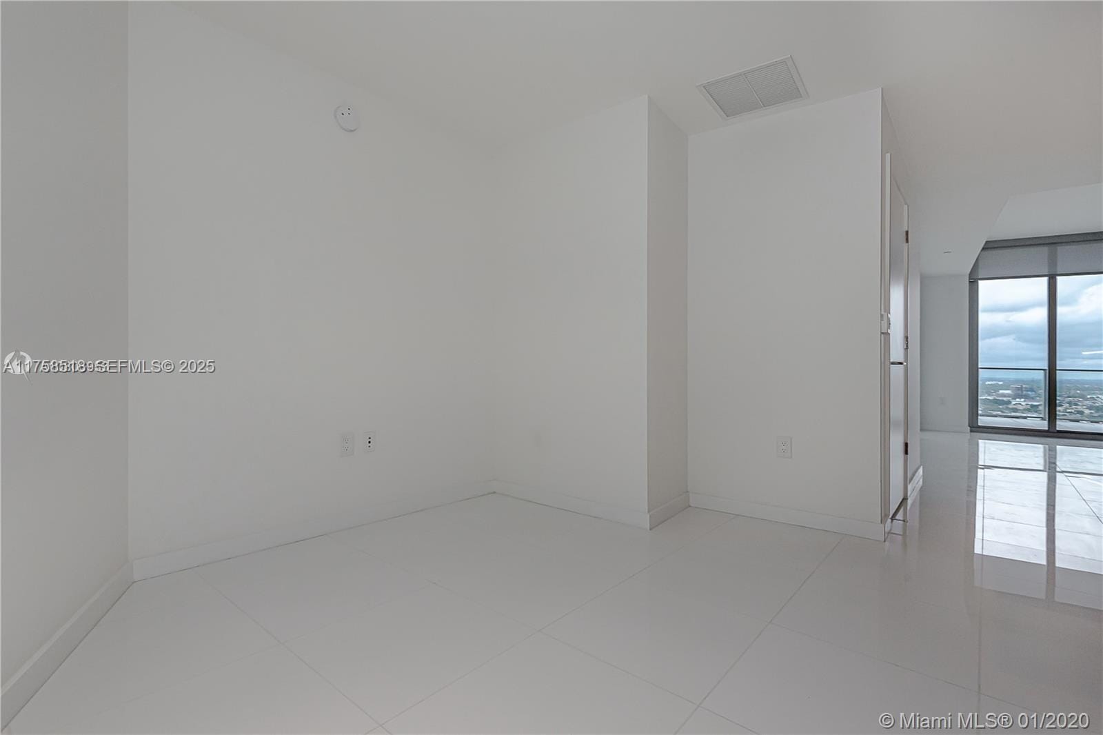 851 NE 1st Avenue 2600, Miami, FL 33132 photo 14