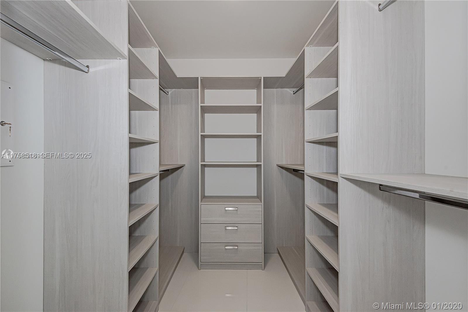 851 NE 1st Avenue 2600, Miami, FL 33132 photo 17