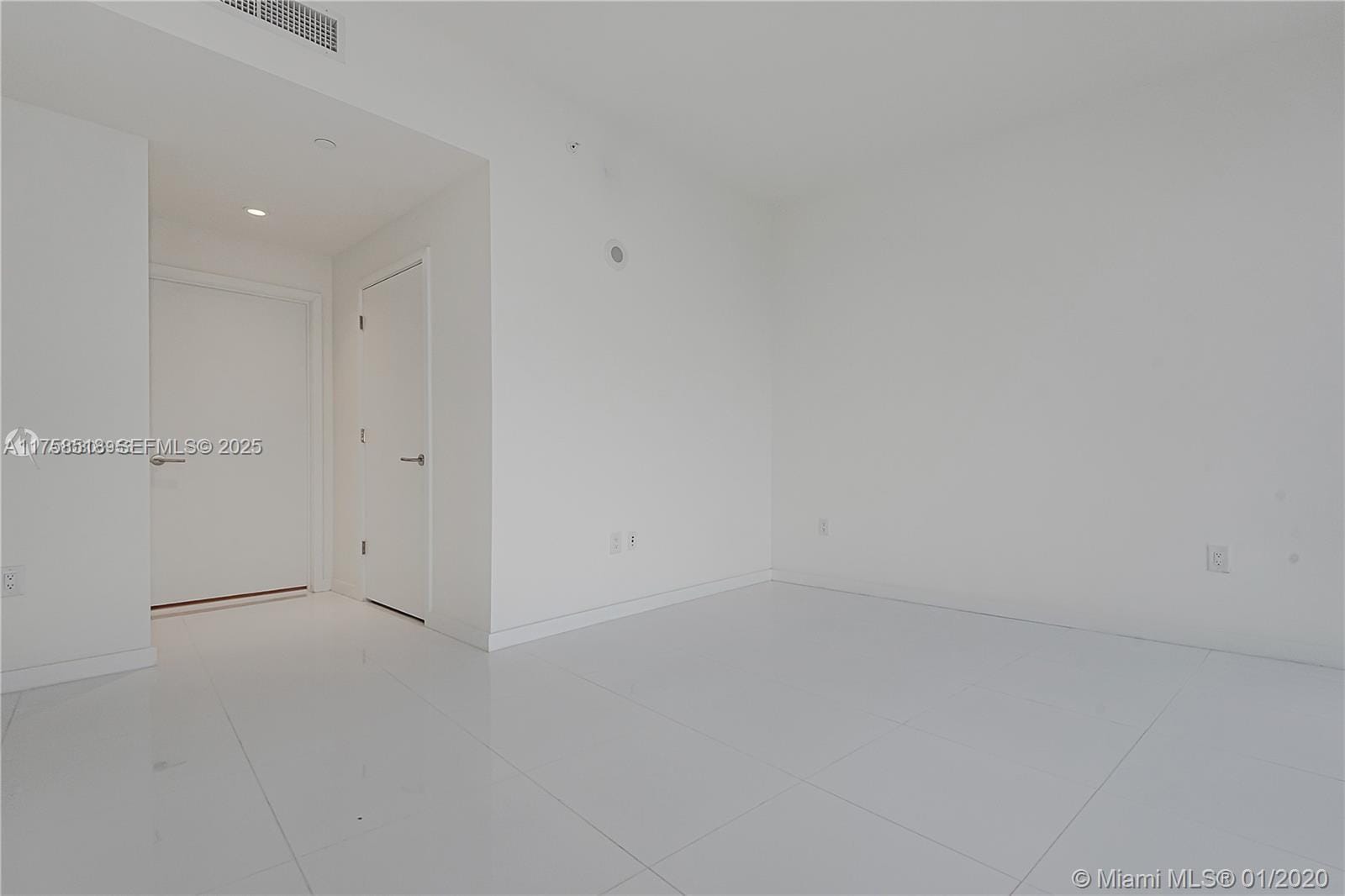 851 NE 1st Avenue 2600, Miami, FL 33132 photo 18