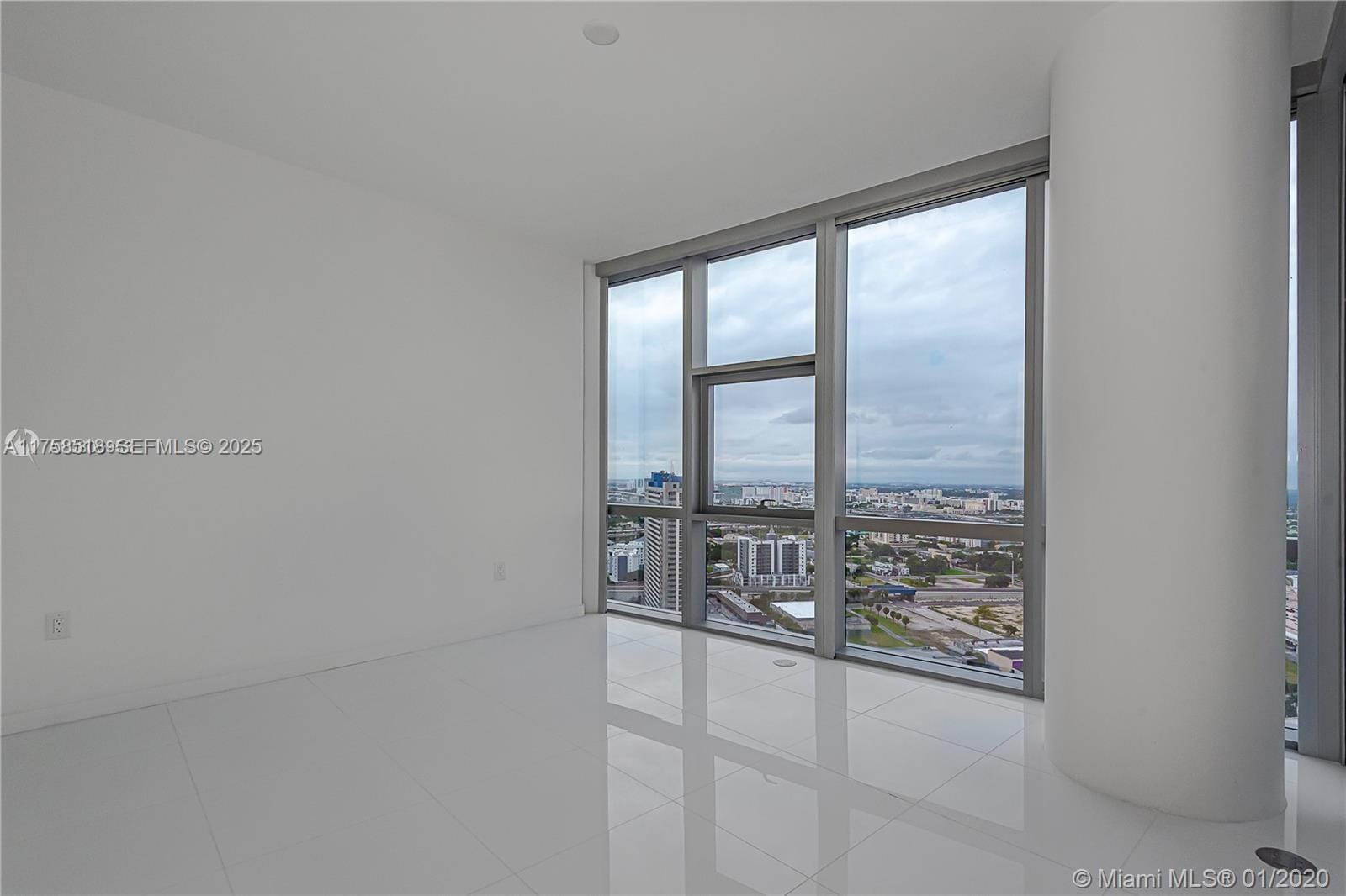851 NE 1st Avenue 2600, Miami, FL 33132 photo 21