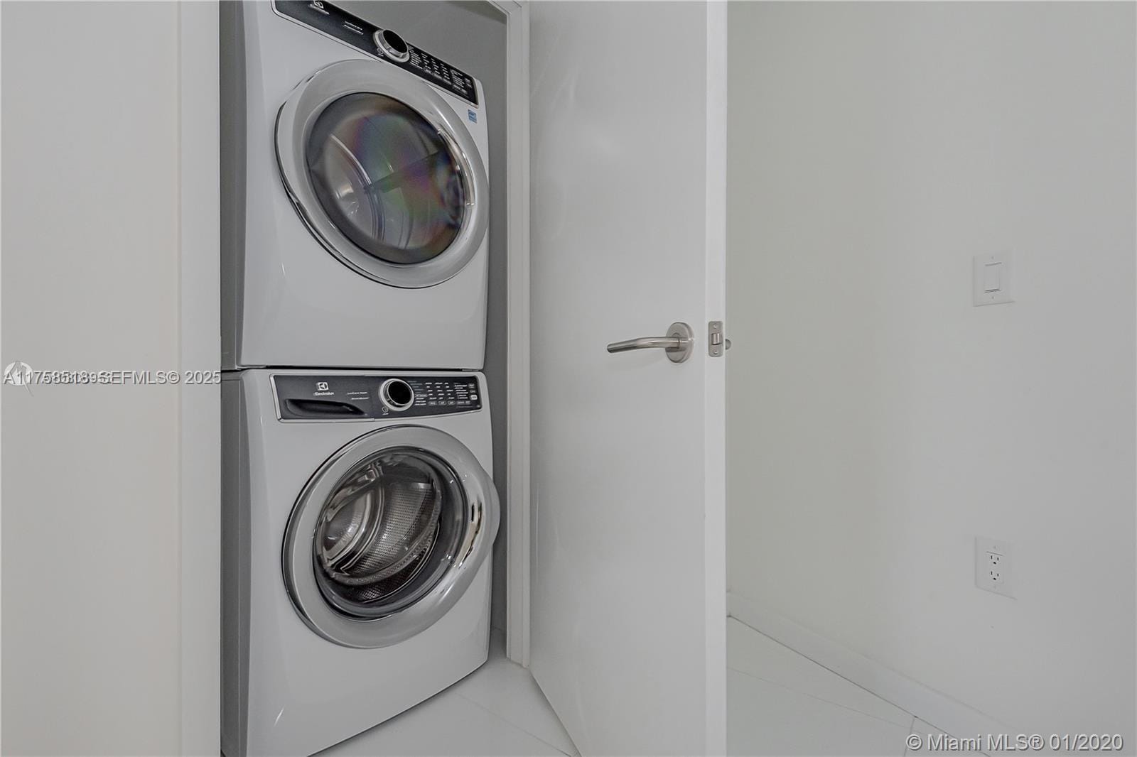 851 NE 1st Avenue 2600, Miami, FL 33132 photo 24