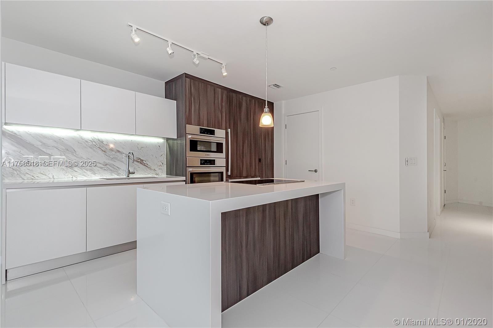 851 NE 1st Avenue 2600 — photo 6
