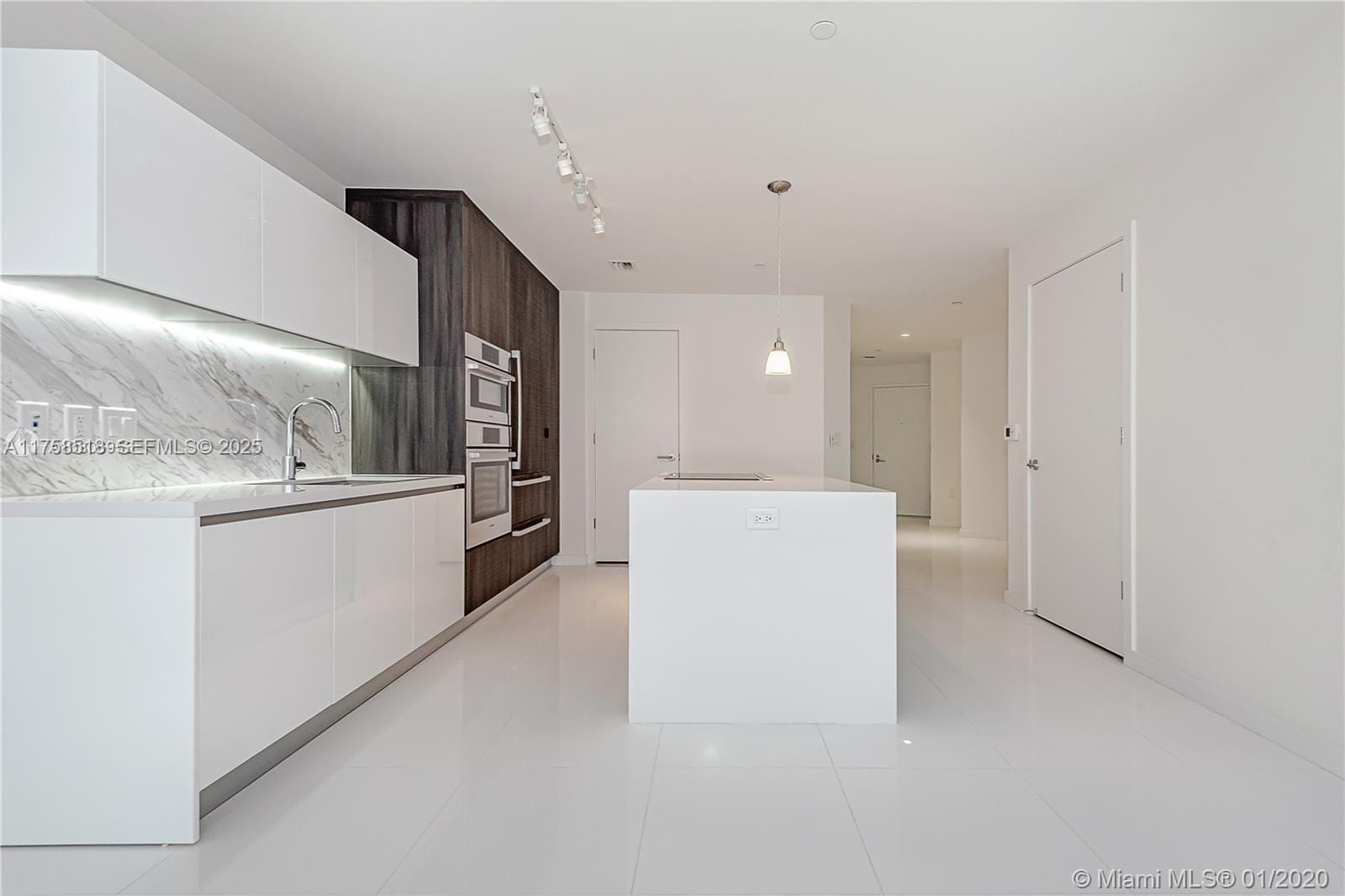 851 NE 1st Avenue 2600 — photo 7