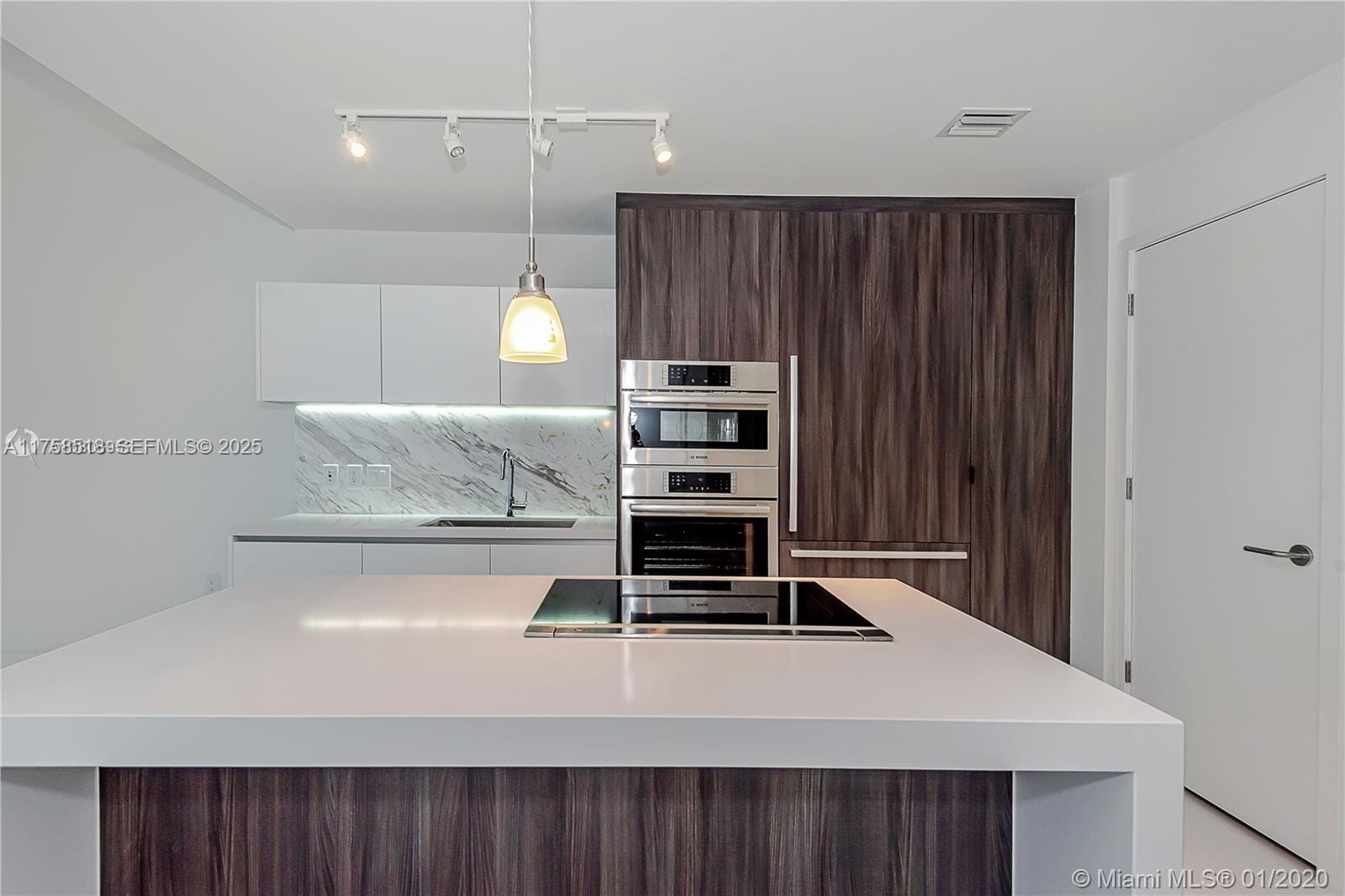 851 NE 1st Avenue 2600 — photo 8