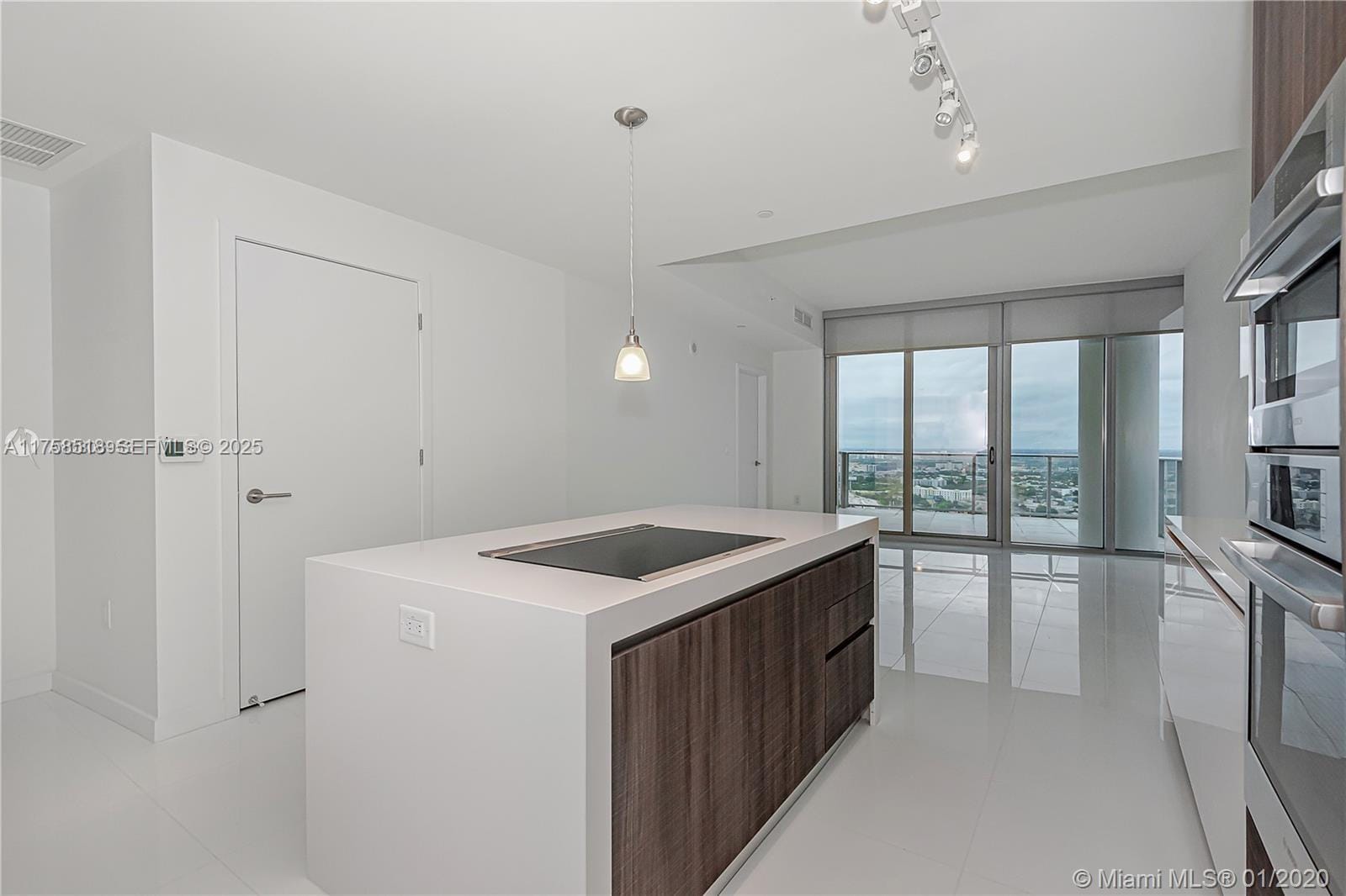 851 NE 1st Avenue 2600 — photo 10