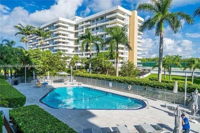 199 Ocean Lane Drive 613, sold in Commodore Club South Cond, Key Biscayne, FL