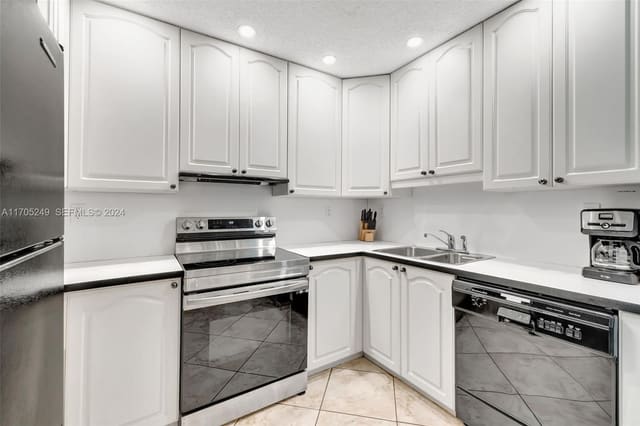 221 SE 9th Avenue 211, sold in Pompano Place, Pompano Beach, FL
