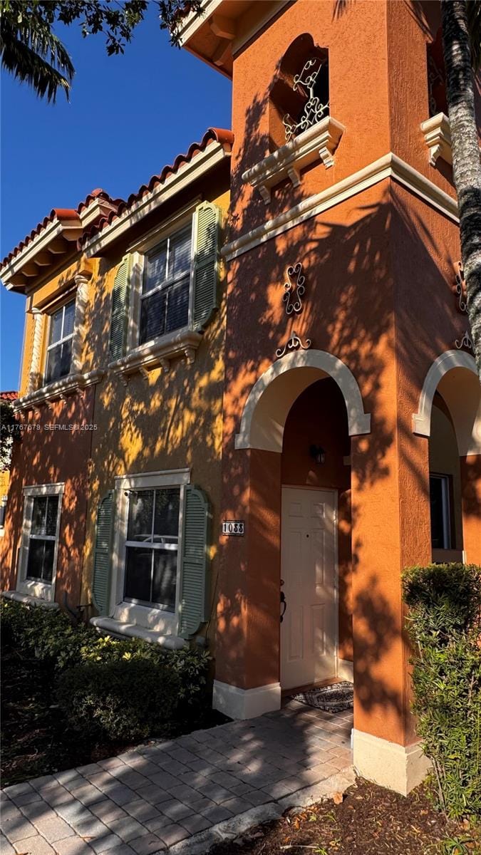 1033 SW 144th Avenue 2705 — photo 2