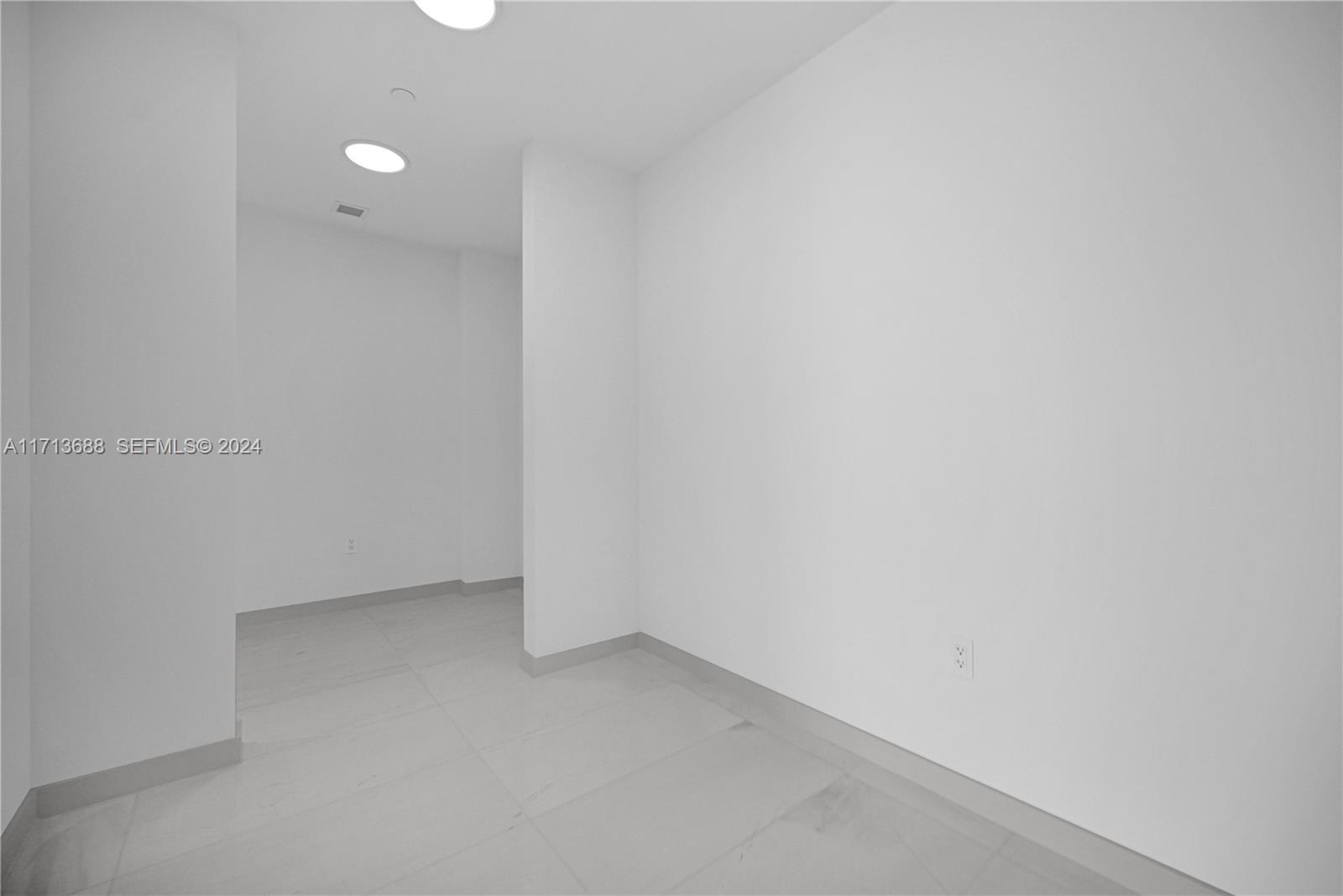 300 Biscayne Blvd Way 4303, Miami, FL 33131 photo 15