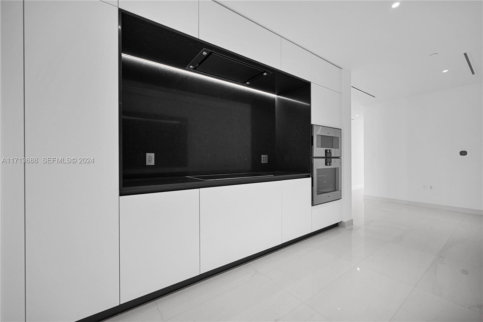 300 Biscayne Blvd Way 4303, Miami, FL 33131 photo 23