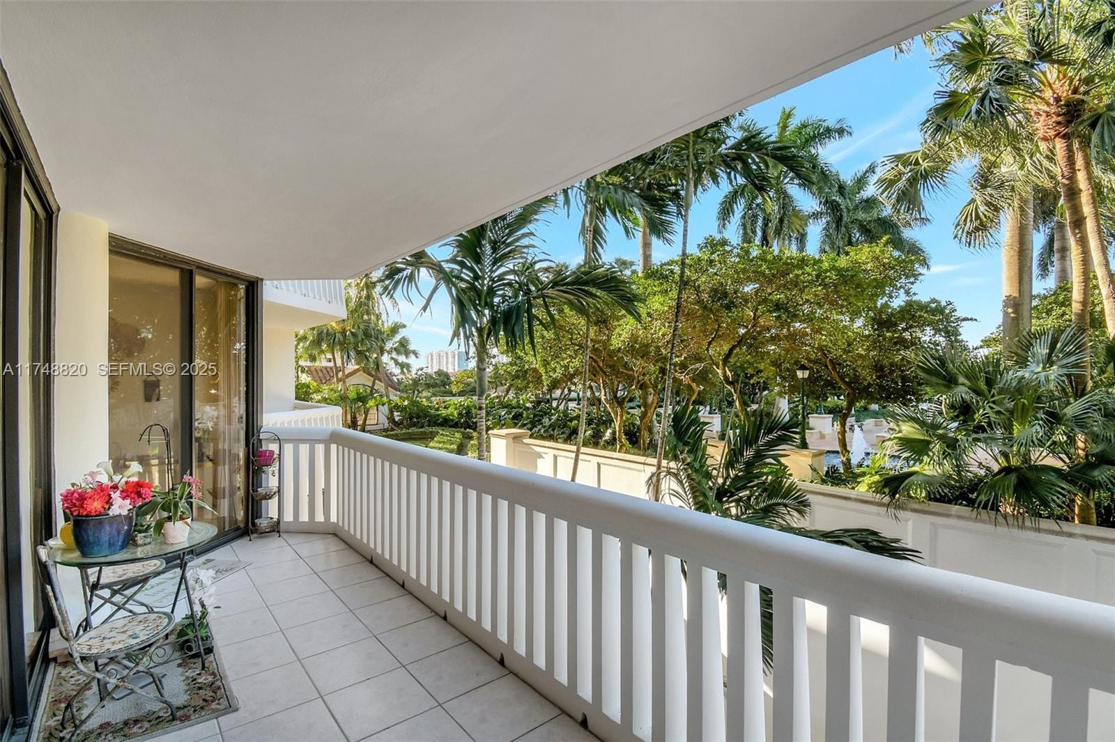 2000 Island Boulevard 410 — photo 4