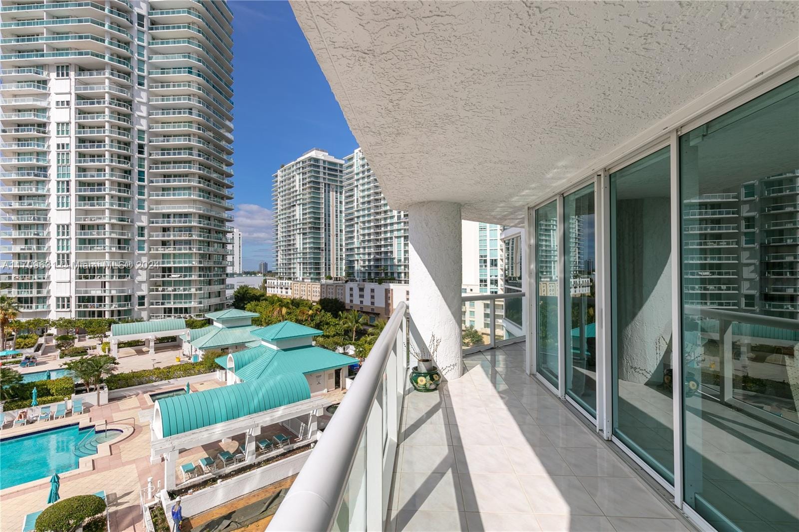 16400 Collins Avenue 745 — photo 9