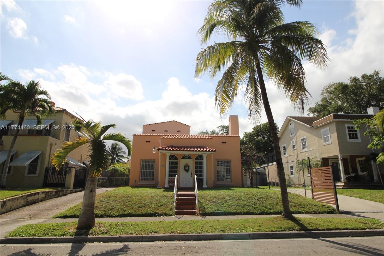 870 NW 14th Court, Miami, FL 33125 photo 2