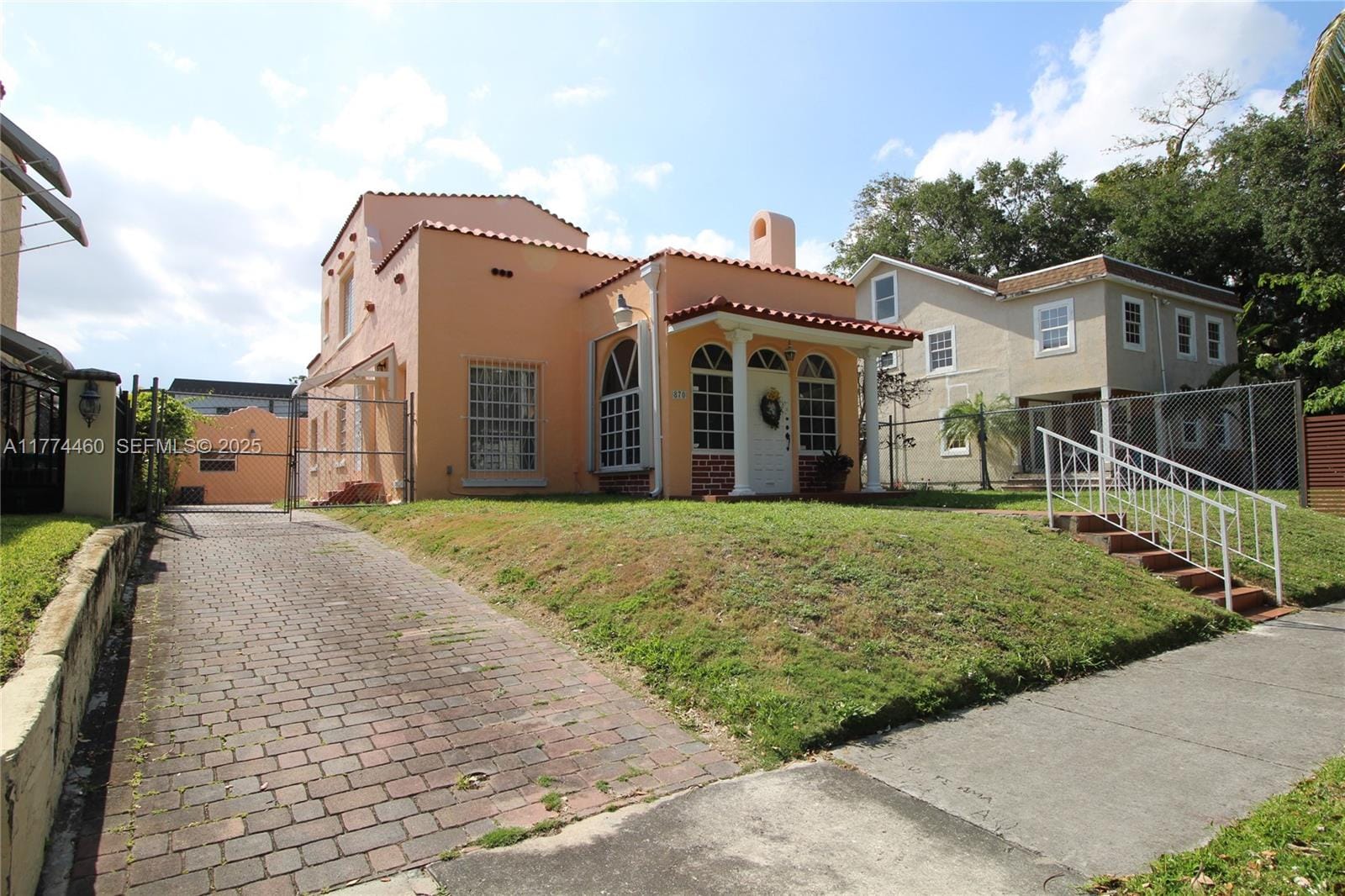 870 NW 14th Court, Miami, FL 33125 photo 3
