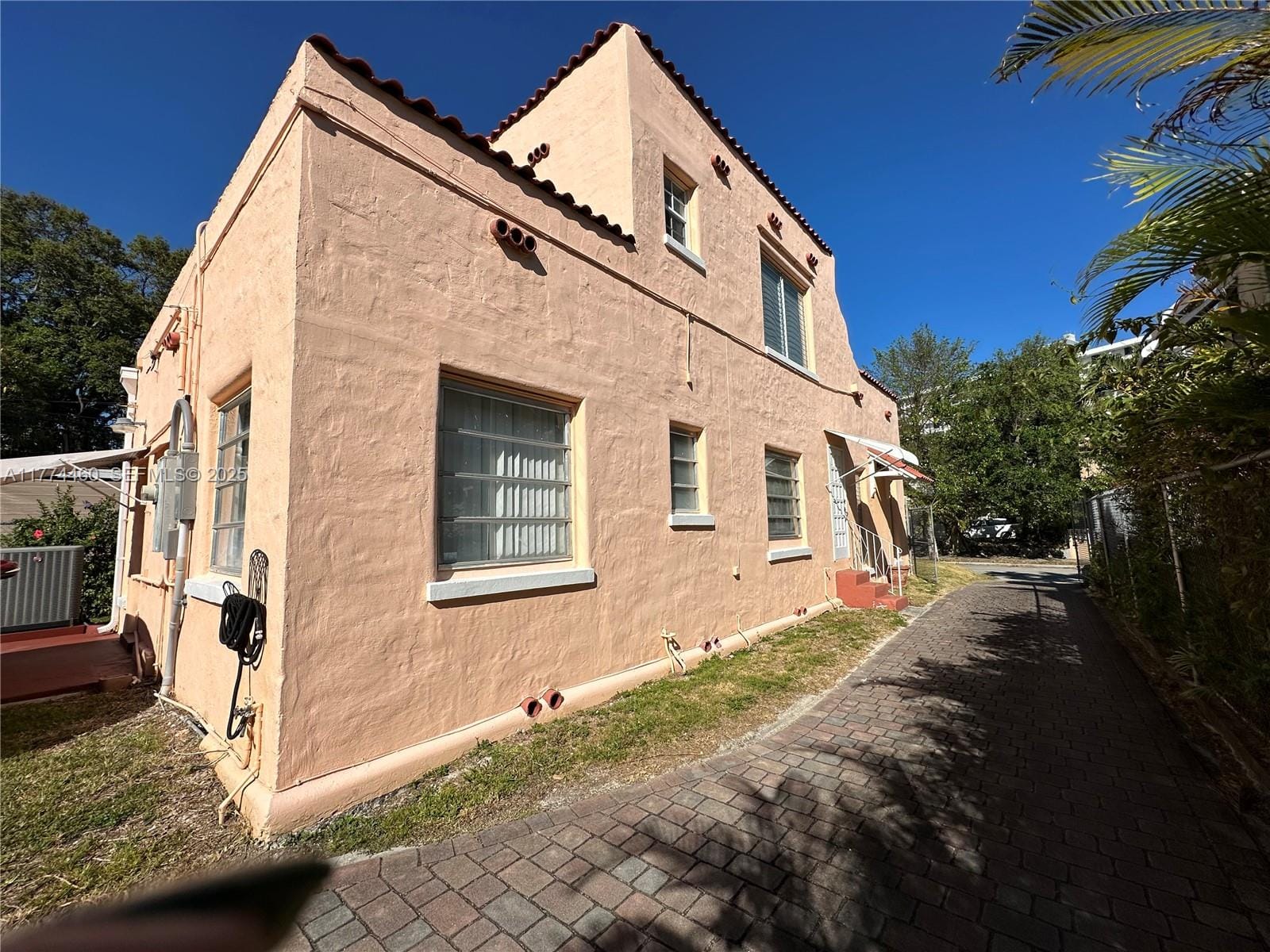 870 NW 14th Court, Miami, FL 33125 photo 9
