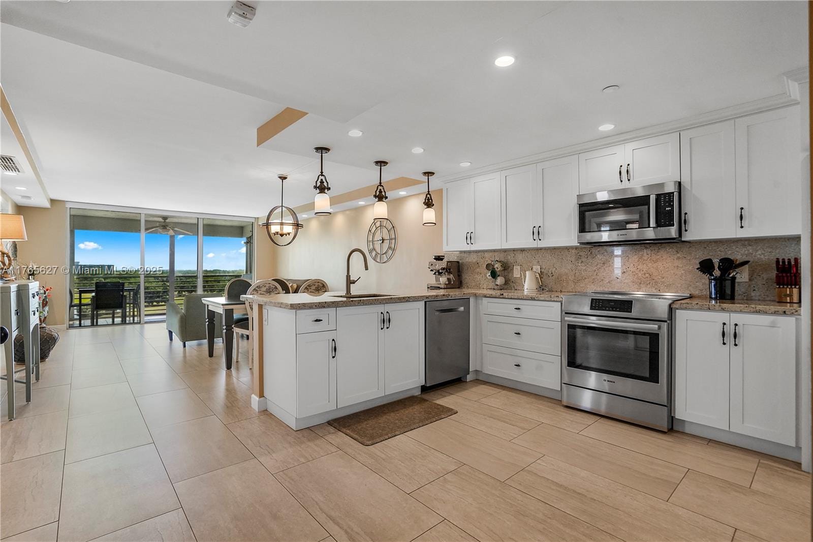 3520 Oaks Way 810, Pompano Beach, FL 33069