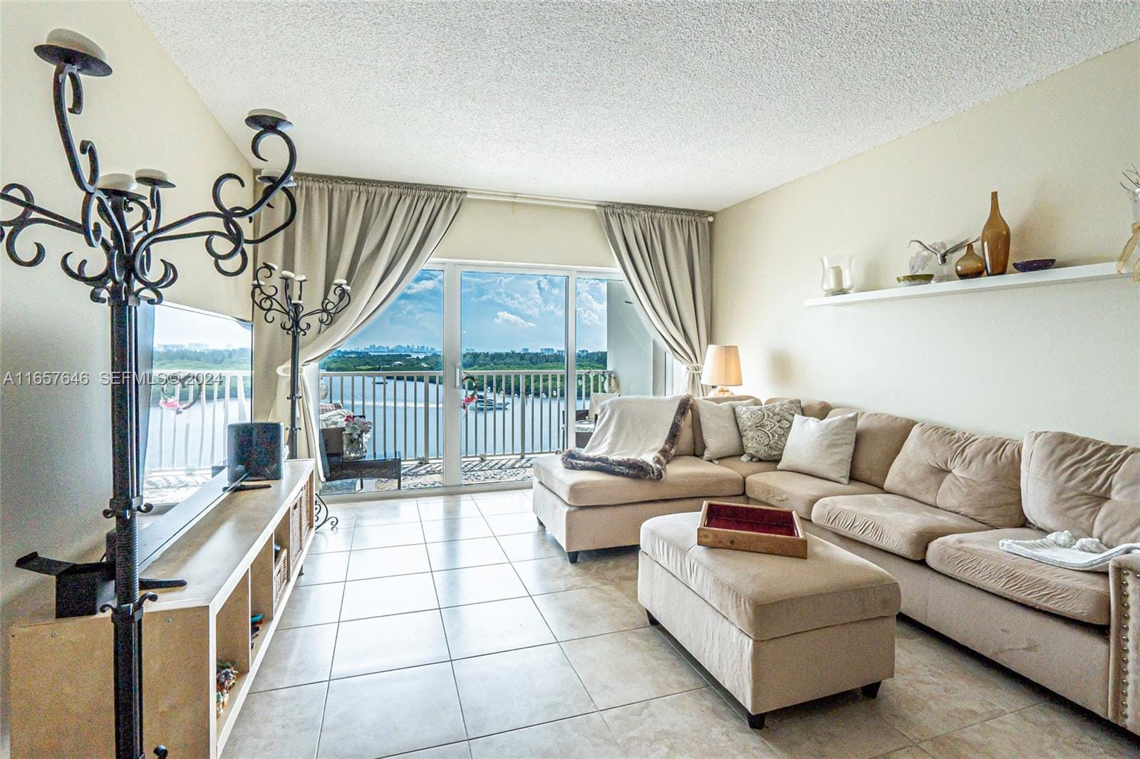 300 Bayview Drive 1012, Sunny Isles Beach, FL 33160 photo 4