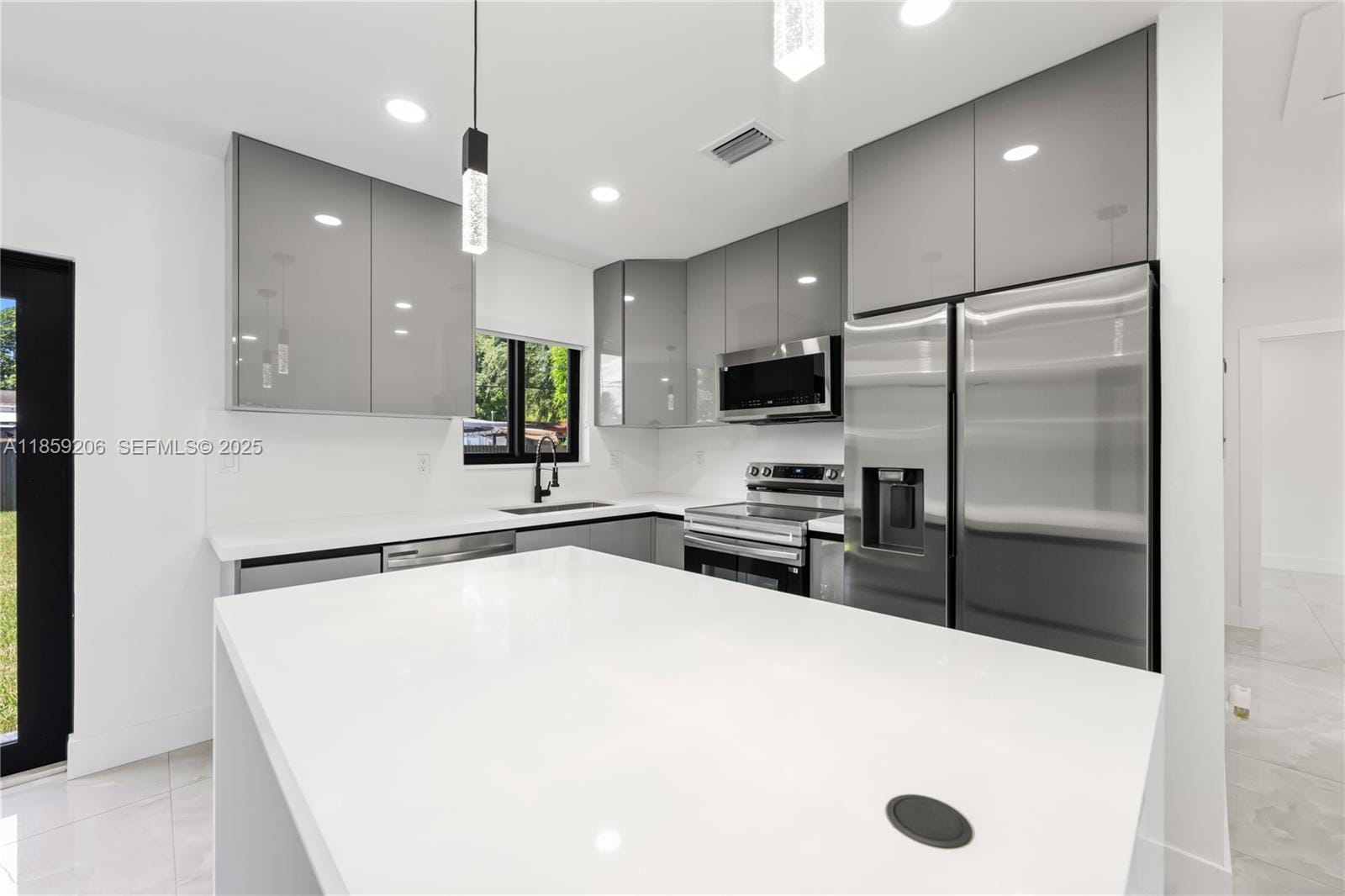 1095 NE 156th Street, North Miami Beach, FL 33162 photo 9