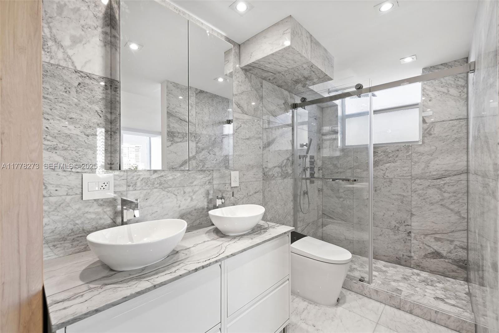 1658 Bay Road 504 — photo 11
