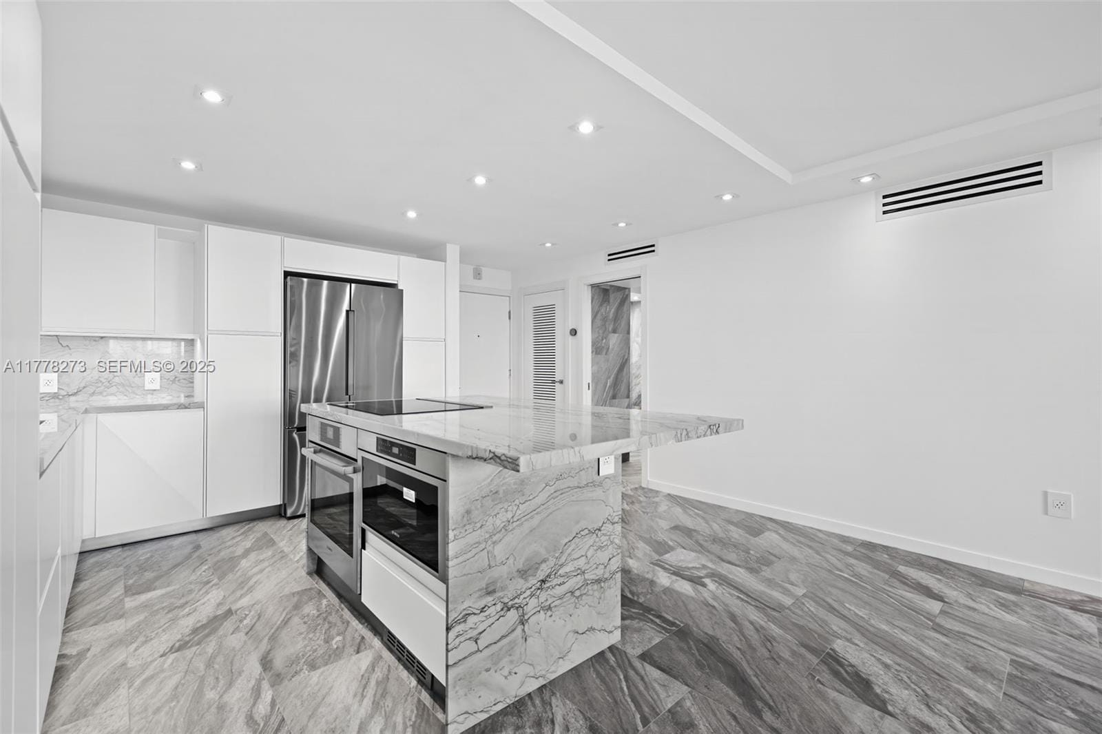 1658 Bay Road 504 — photo 3