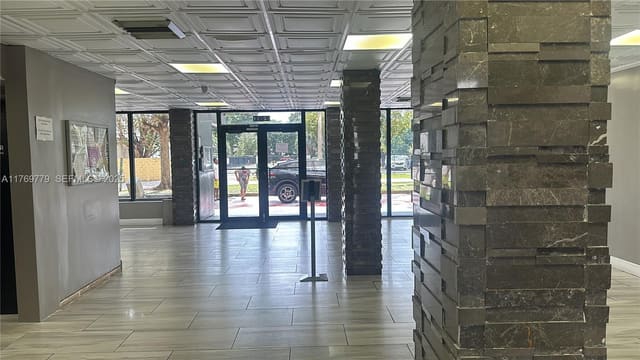 15600 NW 7th Avenue 801, Miami, FL 33169
