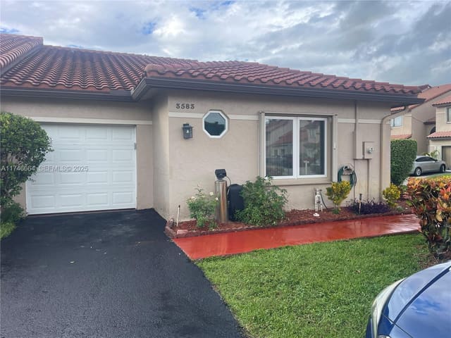 3583 W Inverrary Boulevard W, sold in S & R Of Inverrary, Lauderhill, FL