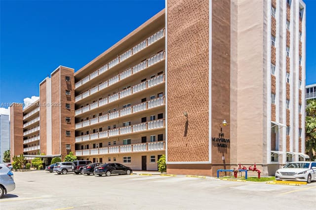 301 NE 14th Avenue 108, Hallandale Beach, FL 33009