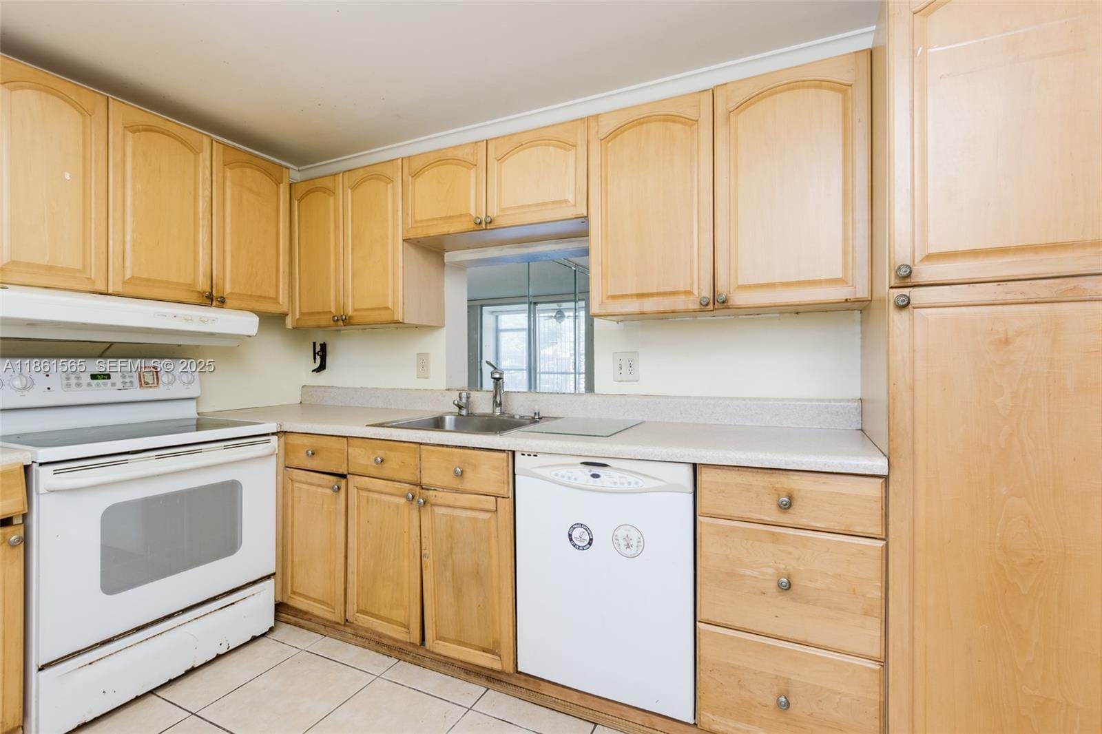 301 NE 14th Avenue 108, Hallandale Beach, FL 33009 photo 14