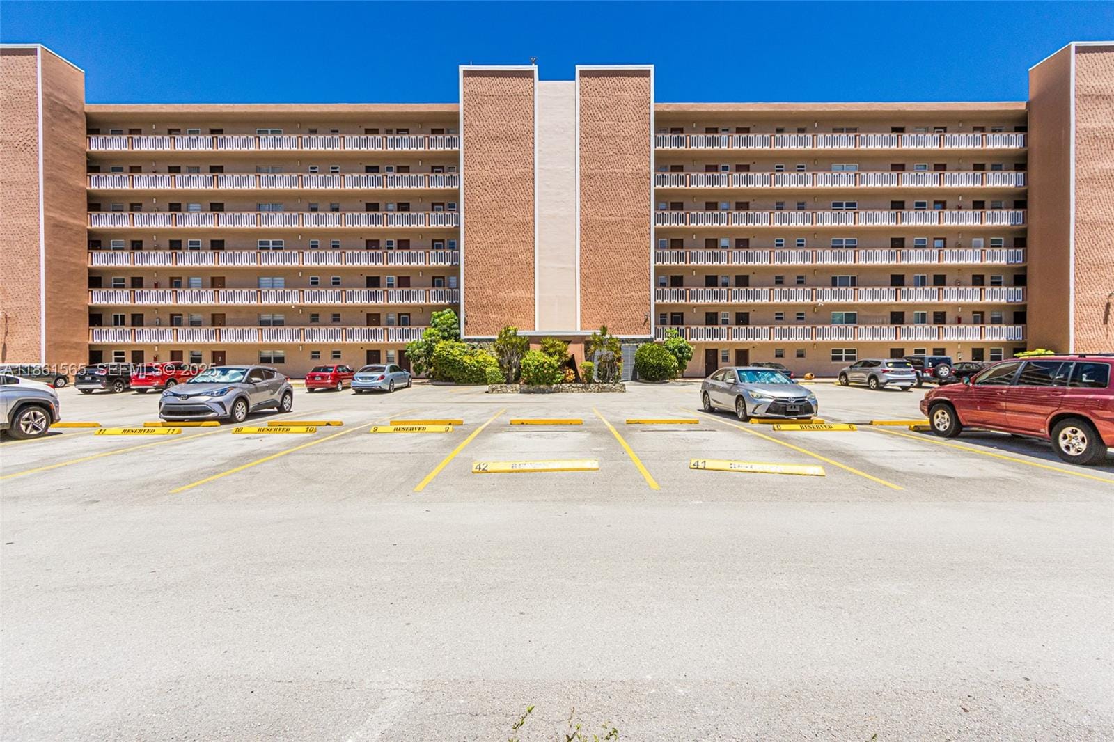 301 NE 14th Avenue 108, Hallandale Beach, FL 33009 photo 3